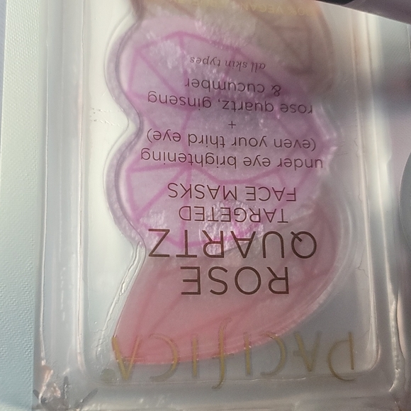 4 Piece Makeup Set - Picture 2 of 12